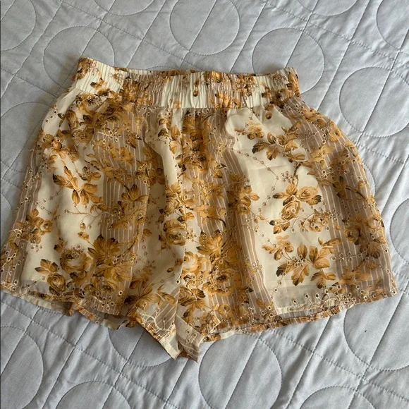 <3 12TH TRIBE Floral Short - Picture 6 of 7